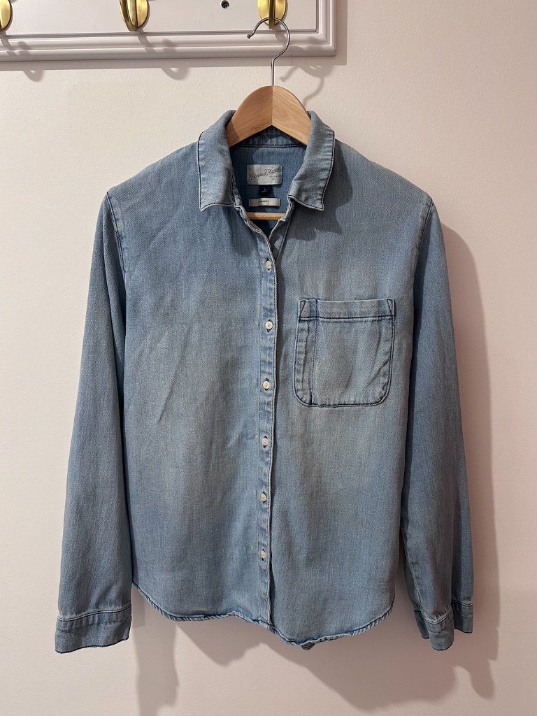 Universal Thread Denim Chambray Button Up Shirt Size S | Light Wash